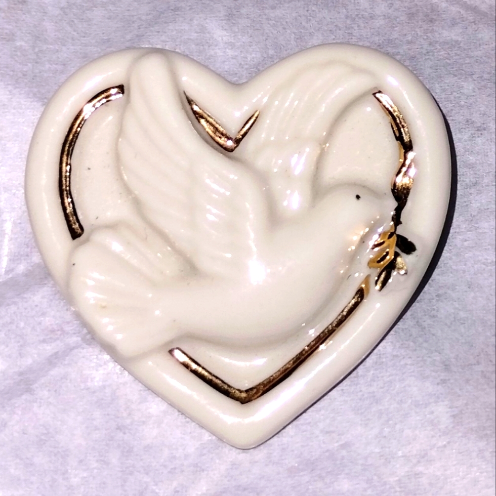 Vtg Lenox 24k Gold In Porcelain Dove Heart Pin Brooch 14$